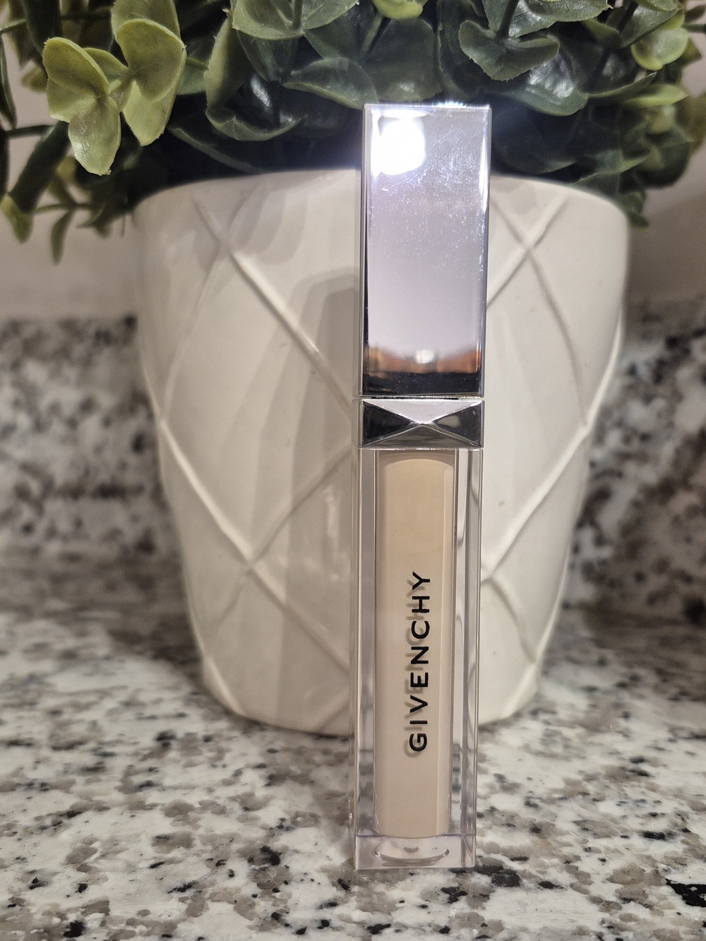 Givenchy Concealer in Light 10